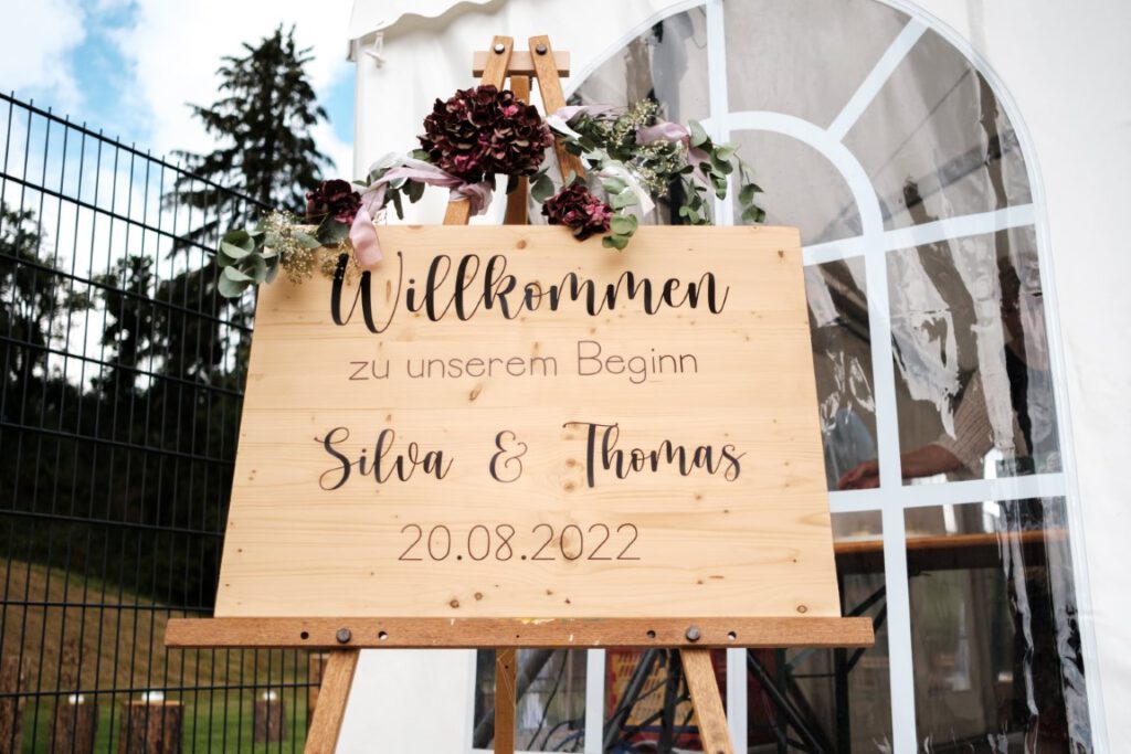 Hochzeitsfoto Reportagefoto Willkommensschild