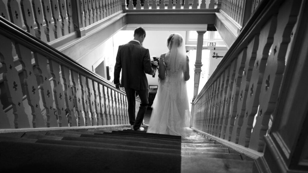 Hochzeitsfoto Reportagefoto des Hochzeitspaares bei der standesamtlichen Trauung